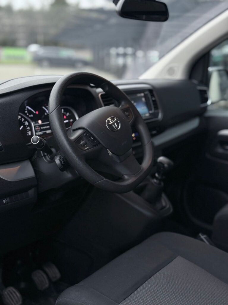 TOYOTA PROACE